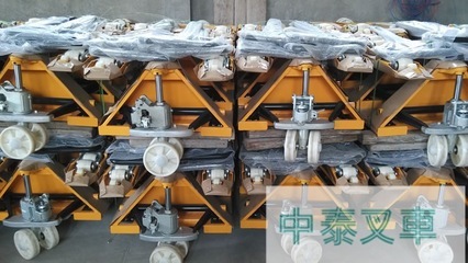 手動托盤搬運車 經濟實用的倉儲搬運利器
